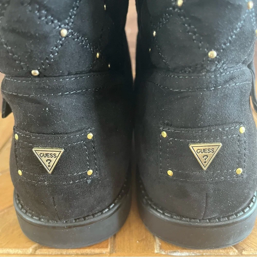 Guess black quilted studded buckle Women boots with inside faux fur Size 10 Y2K